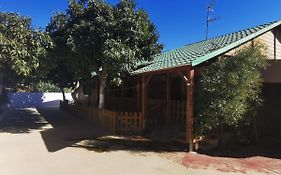 Bungalow con piscina en camping privado cerca de la playa de Torre del Mar Ideal familias